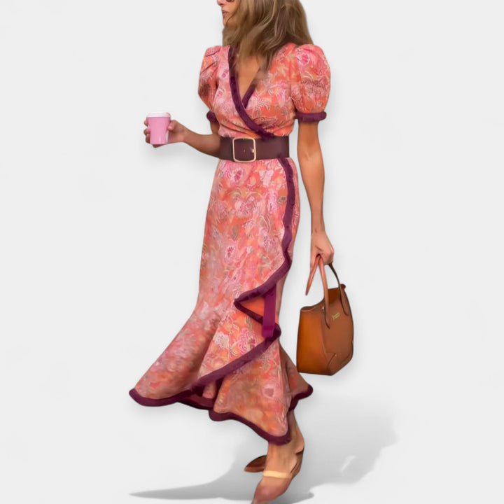 Romantické šaty s páskem a nafouklými detaily