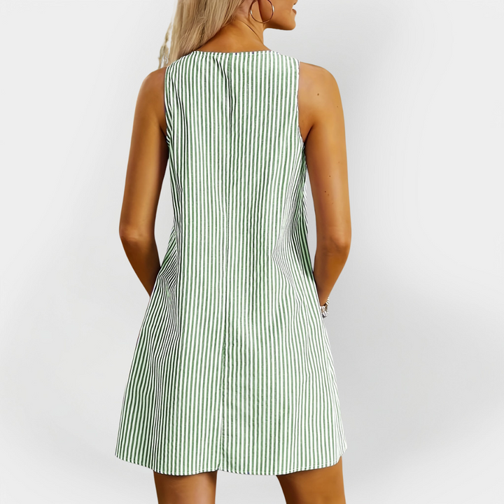 Bezramenné pruhované šaty