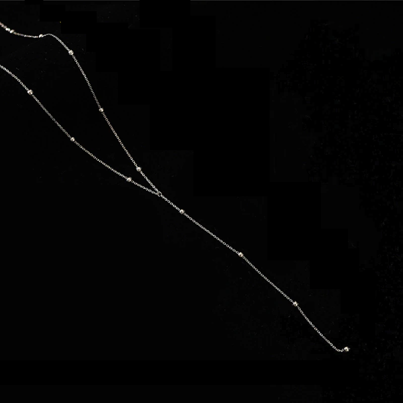 Náhrdelník s třásněmi na klíční kosti