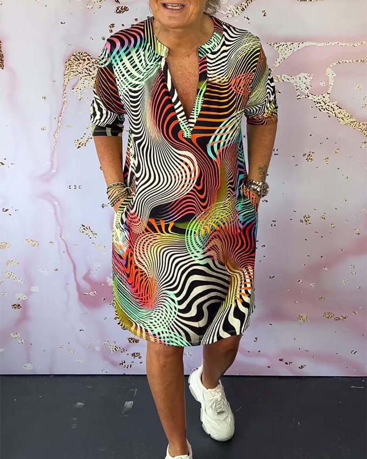 Mari - Barevné šaty s V výstřihem