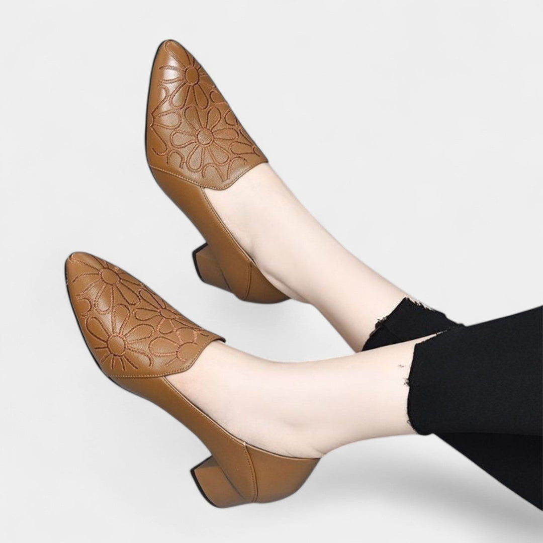 Olene – Lodičky s výšivkou